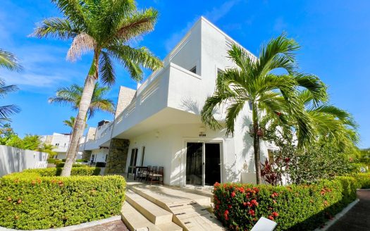 3 BD 3.5 BA Luxury Condo, Villa 0130 in Las Palmas Residences